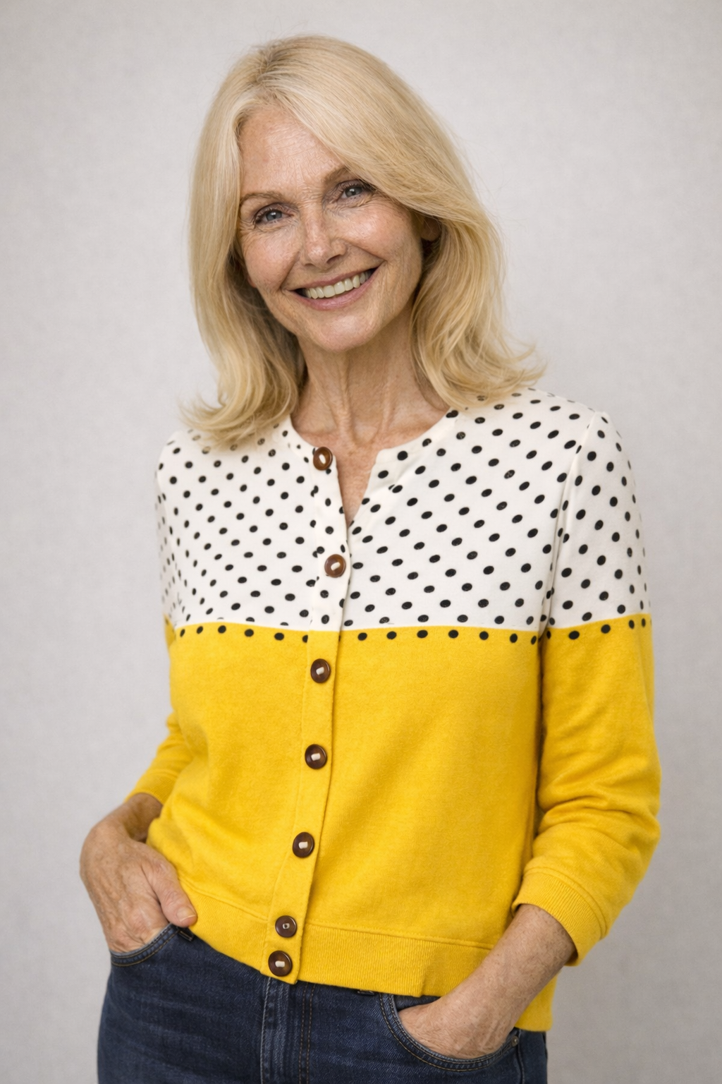 Cardigan en polyester d'inspiration vintage pour femme — Un tricot intemporel et douillet pour une élégance au quotidien