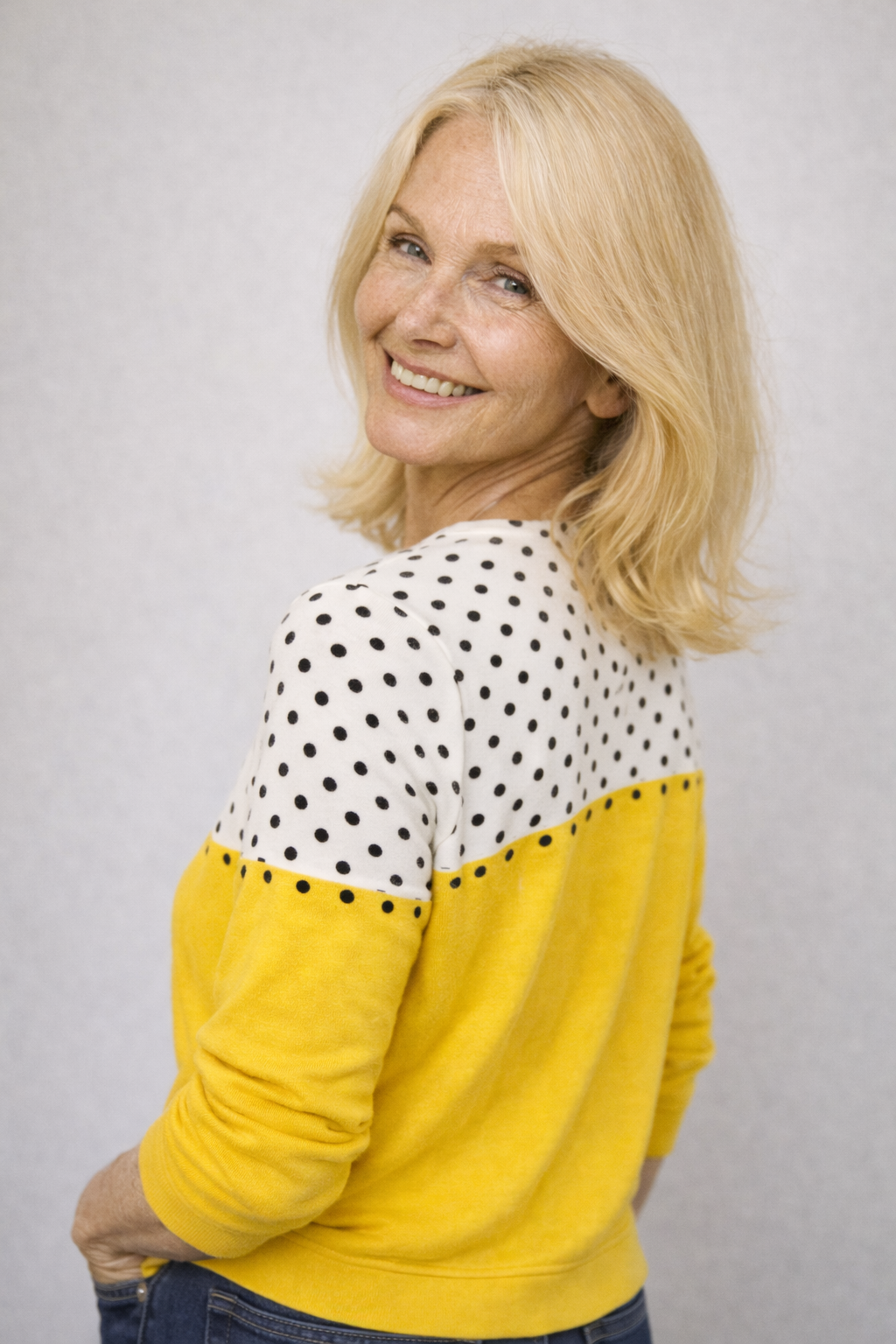 Cardigan en polyester d'inspiration vintage pour femme — Un tricot intemporel et douillet pour une élégance au quotidien