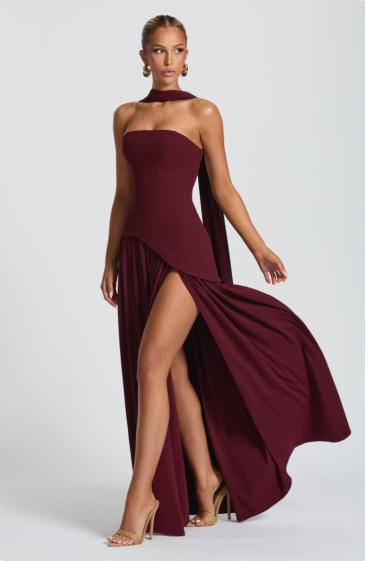 Robe longue chic fendue de luxe